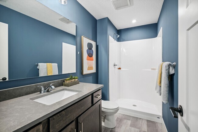 27. Bathroom (LL).jpg