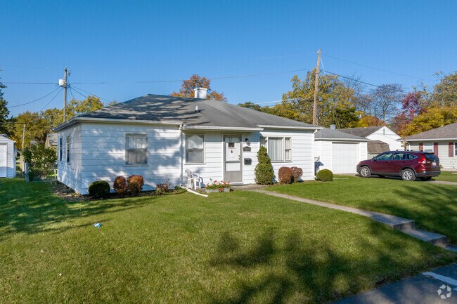 There are ranch homes with singe car garages in Mount Vernon Park.