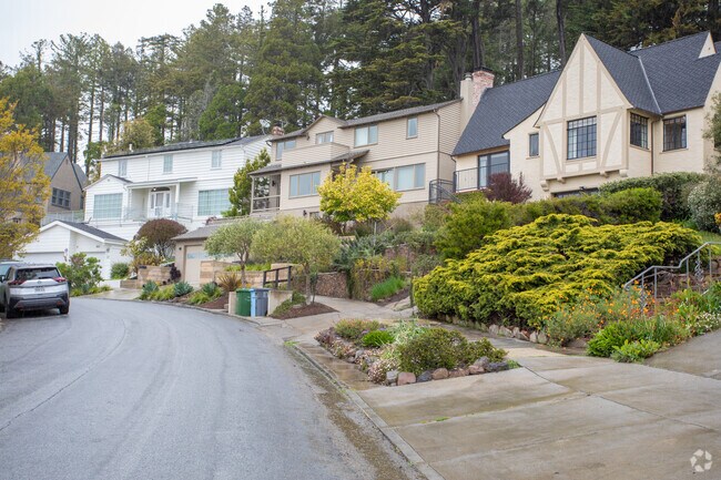 Midcentury homes line the hills of Kensington.