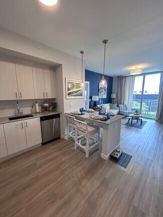 1320 W 35th St Unit 405, Hialeah, FL 33012