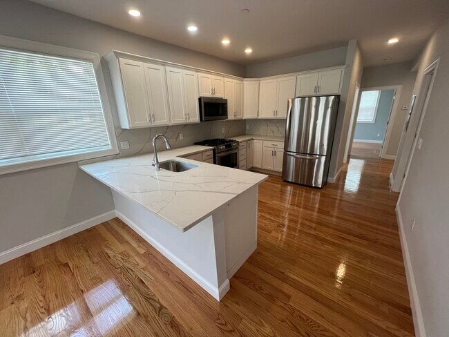 122 Cross St unit 6, Somerville, MA 02145 - photo 2