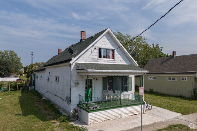 The median year built for homes in Broadway-Fillmore is 1900.