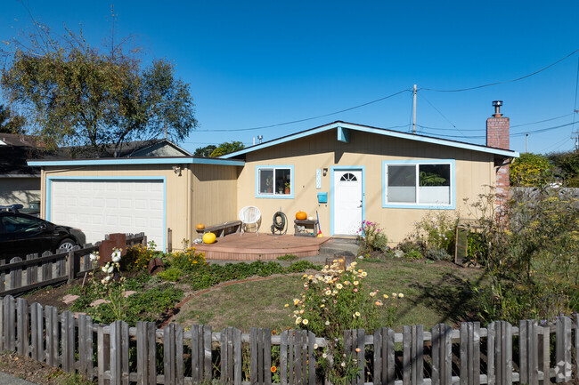Charming ranch-style homes in Greenview-Windsong make it pleasant.