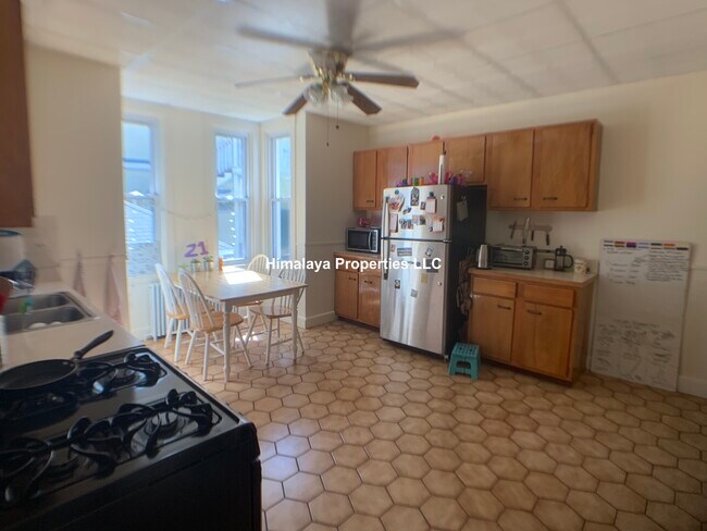 29 Capen St unit 2, Medford, MA 02155 - photo 2