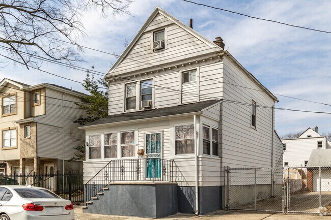 Dayton’s duplex homes provide spacious and flexible living options for families in a growing neighborhood.