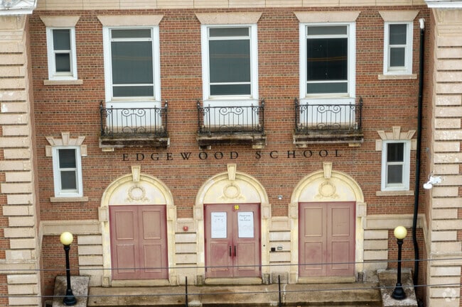 The front entrance of Edgewood Creative Thinking through STEAM Magnet School.