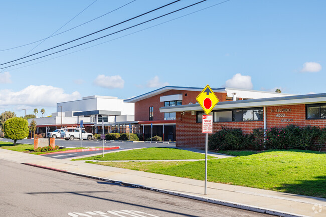El Segundo Middle School is located on Center St in El Segundo, CA.