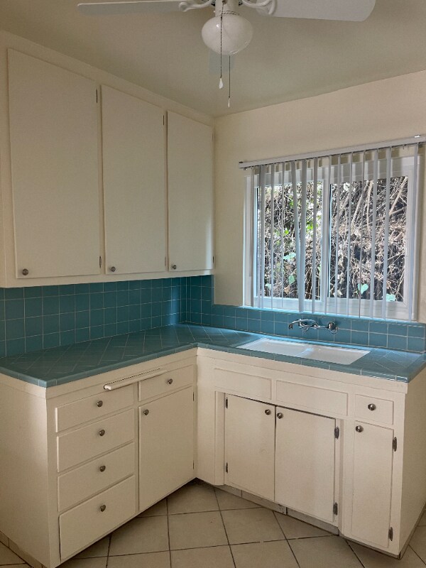 14207 Sylvan St, Los Angeles, CA 91401