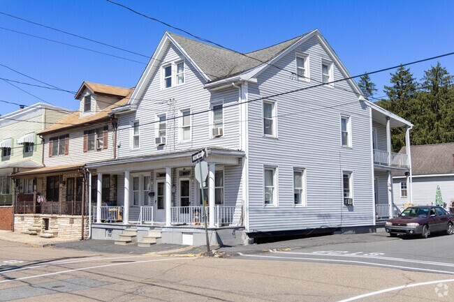 Downtown New Philadelphia features a few one-way streets, giving it that classic small-town feel.