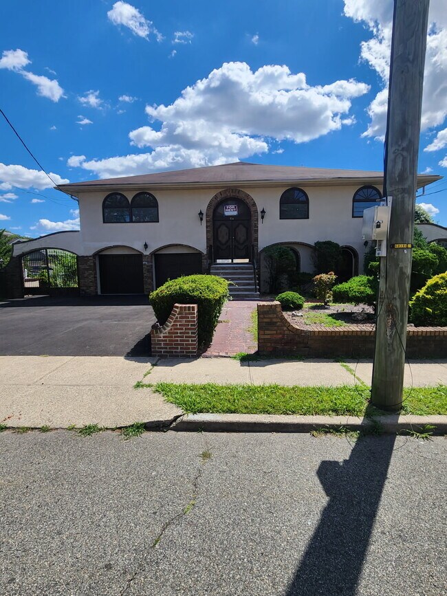 134 Franklin St, Little Ferry, NJ 07643