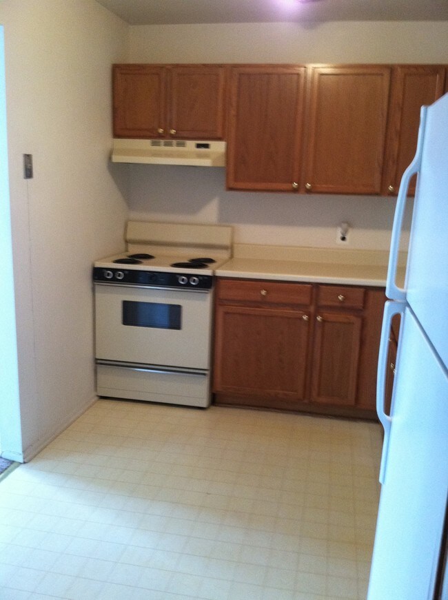 24925 Jefferson Ave unit 1, Saint Clair Shores, MI 48080 - photo 3