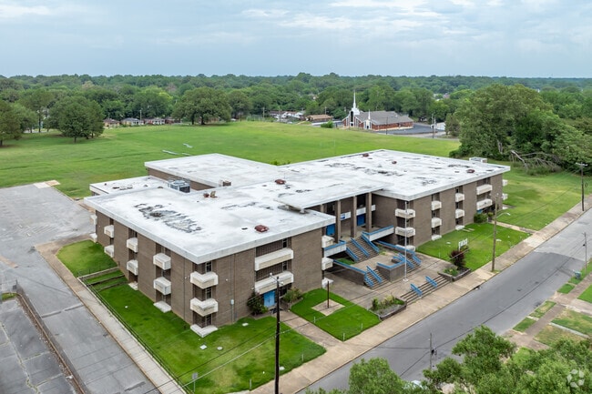 There is ample parking at Hamilton Elementary in Memphis.