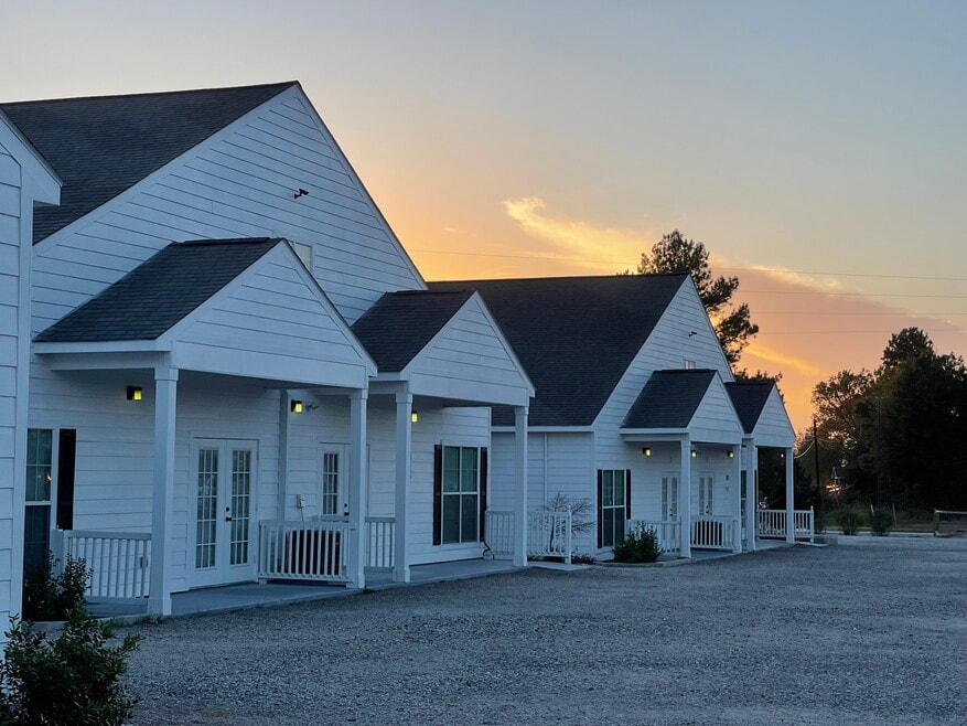 20892 Cochran Rd unit 4, Hempstead, TX 77445 - photo 1