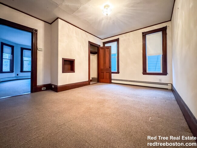 86 Chestnut St unit 3-bed 1-bath Brookli, Brookline, MA 02445 - photo 5