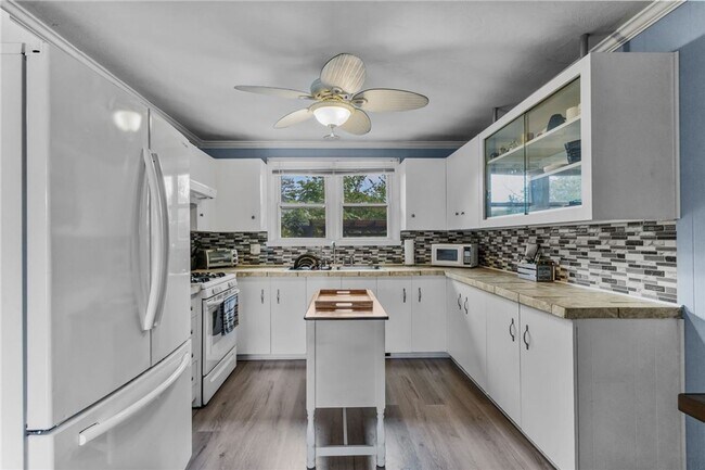 45-47 Clym St unit 47 Clym Street, Providence, RI 02908 - photo 7