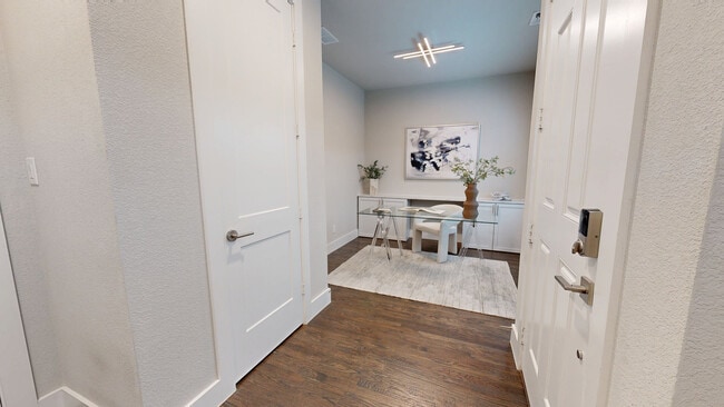 4226 Roseland Ave unit 203, Dallas, TX 75204 - photo 2