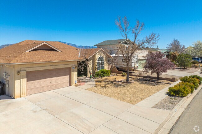 Home prices in High Resort range from $400,000 to $560,000.