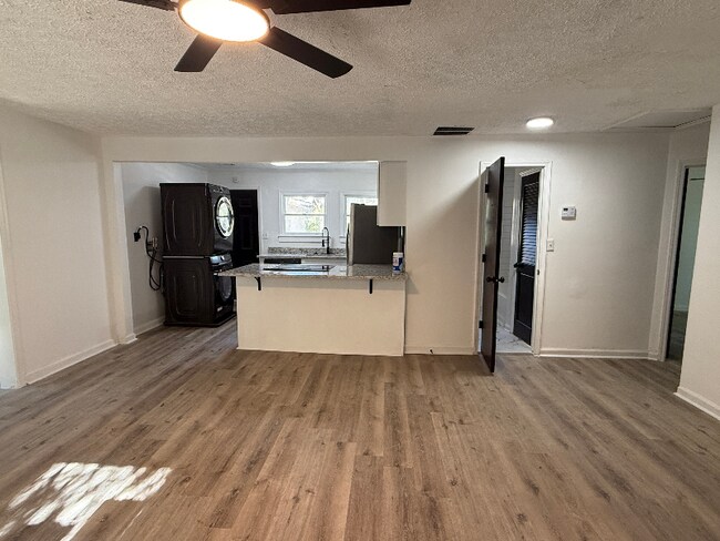 2160 Dowdell Dr, Atlanta, GA 30341 - photo 3