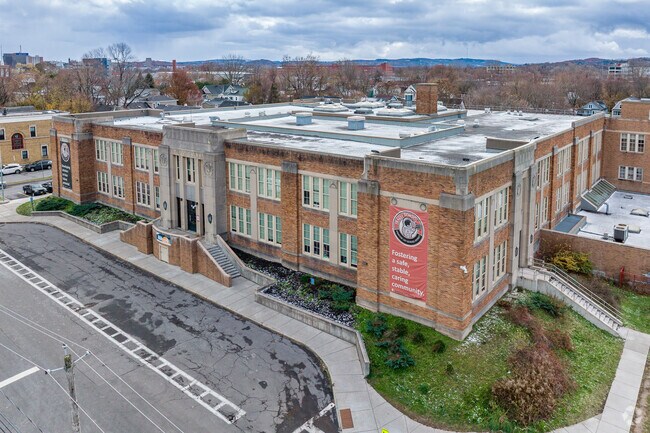 Frazer School in Park Ave has an 11:1 student-to-teacher ratio and teaches grades K-8.
