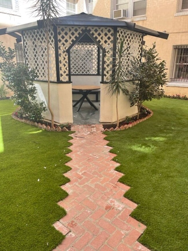 La Chalfonte Apartments...Newly Renovated and Stylish..Great Location!, Los Angeles, CA 90005 - photo 5