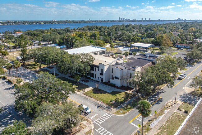 Ormond Beach Elementary is conveniently located in the heart of downtown.