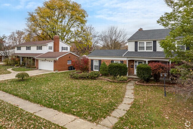 Split-level homes line the streets of Garden City.