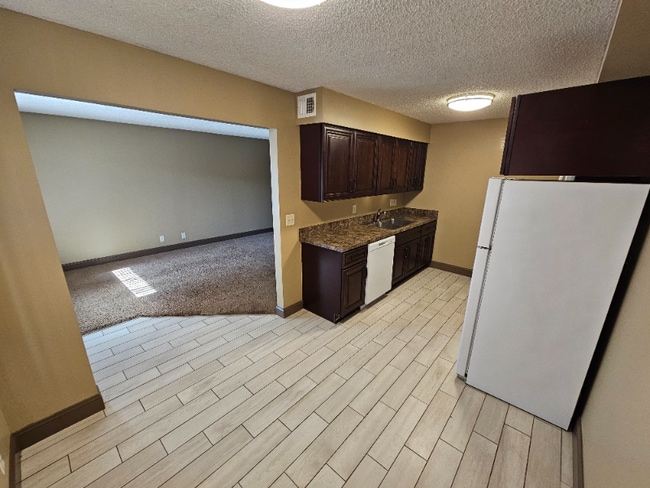 1800 Knox St unit 1822 apt 08, Lincoln, NE 68521 - photo 3