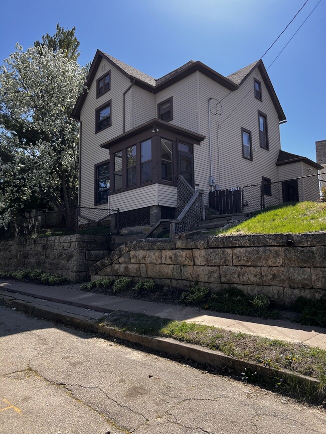 1565 Fairview Place, Dubuque, IA 52001