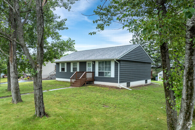 There are many ranch style homes in the Bayview Heights neighborhood.