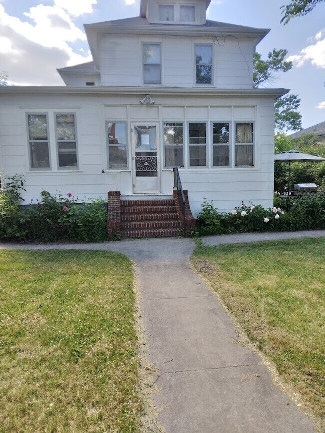 606 7th St N unit One, Fargo, ND 58102 - photo 2