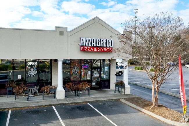 Pizza Greco is a great place for a bite before a night out in Stonebridge-Rollinghills.
