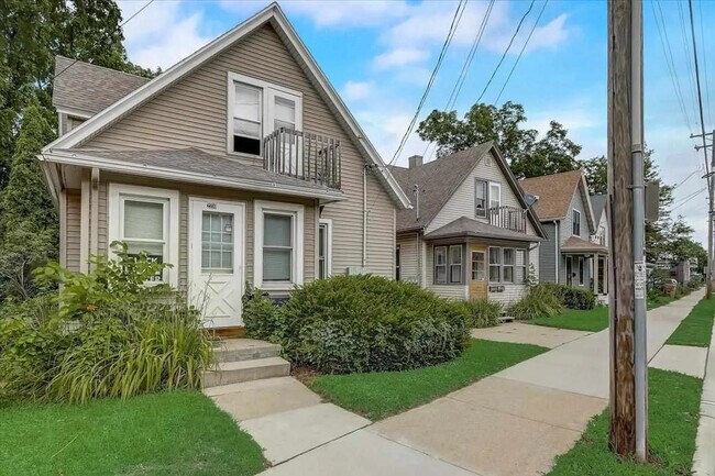 2210 Winnebago St unit 2, Madison, WI 53704 - photo 2