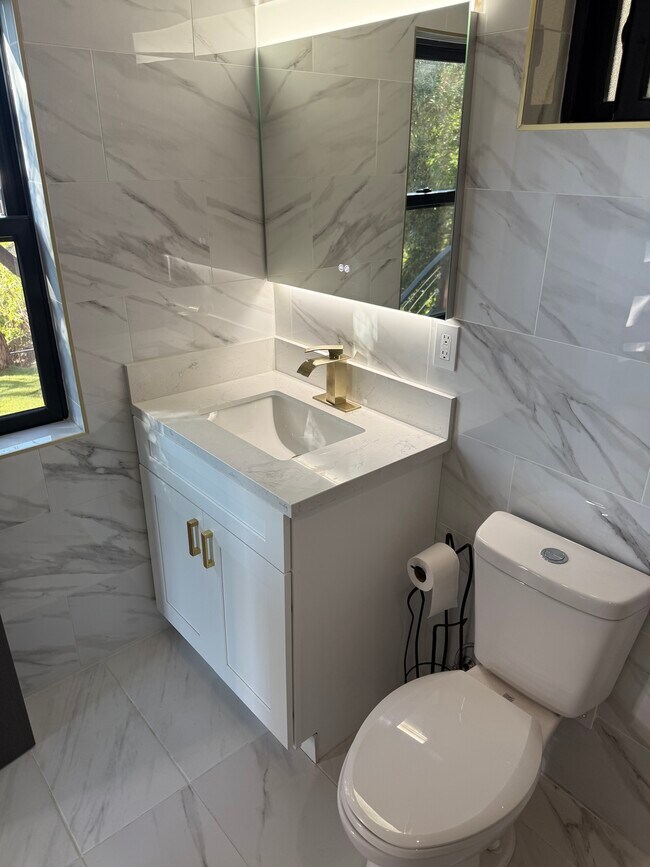 2315 Loma Vista Place, Los Angeles, CA 90039 - photo 5