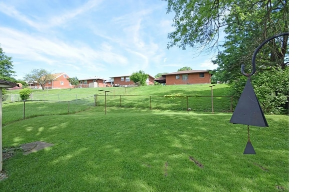 4286 Selby Ct, Cincinnati, OH 45211 - photo 2