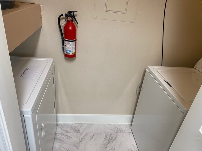 11614 Tomahawk Creek Pkwy unit D, Leawood, KS 66211 - photo 4