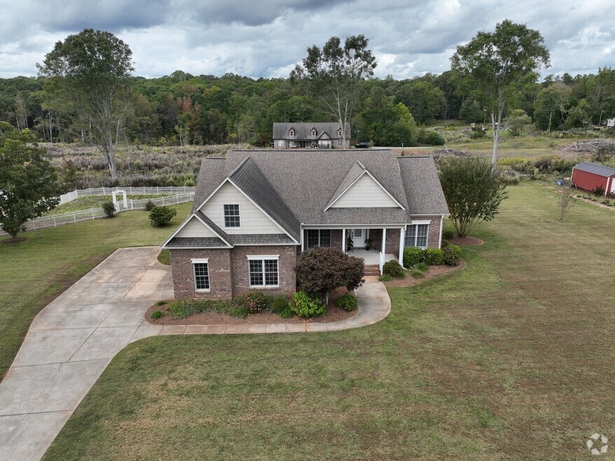 310 Clarendon Estates Dr, Clover, SC 29710 - photo 2