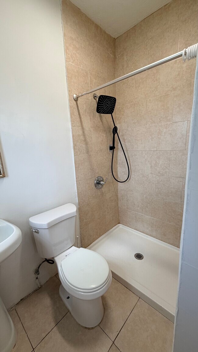 414 Phippen Waiters Rd unit 1, Dania Beach, FL 33004 - photo 6