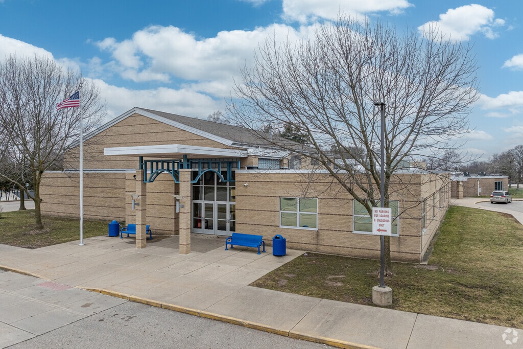 Brookwood Elementary School, building.