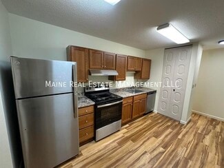 8 Longrale Park, Bangor, ME 04401