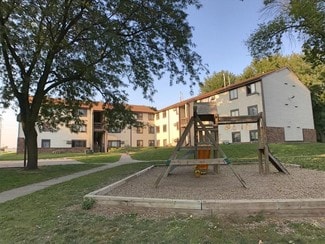 1453 N 11th Ave E, Newton, IA 50208
