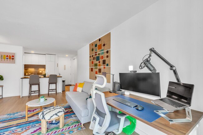 64B W 37th St unit FL24-ID379046P, New York, NY 10018 - photo 2