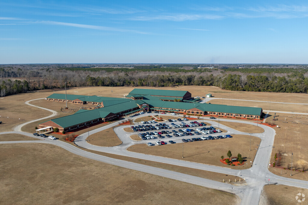 Darlington Middle School serves the population of Dovesville from grades 6-8.