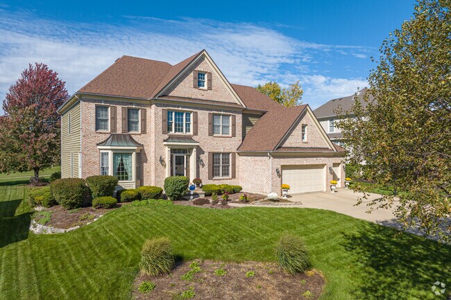 There are 19 different home models available in Eagle Brook, each with its own style & beauty.