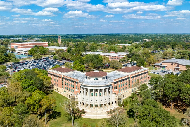 The Hillsdale Neighborhood is close to The University of South Alabama.