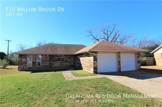 816 Willow Brook Dr, Midwest City, OK 73110