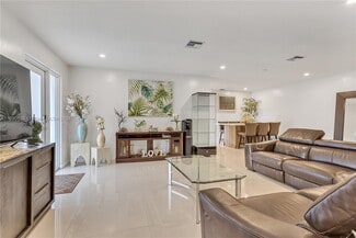 521 SW 40th Ct, Coral Gables, FL 33134