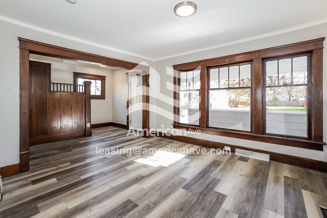 724 Carlysle St, Akron, OH 44310 - photo 4