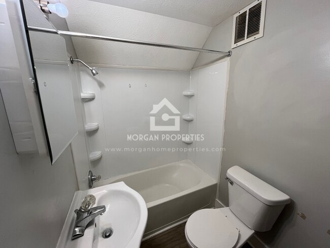 832 E 7th St, Anderson, IN 46012 - photo 5