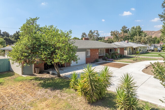 Ranch style homes are the typical style you would find in Muscupiabe.