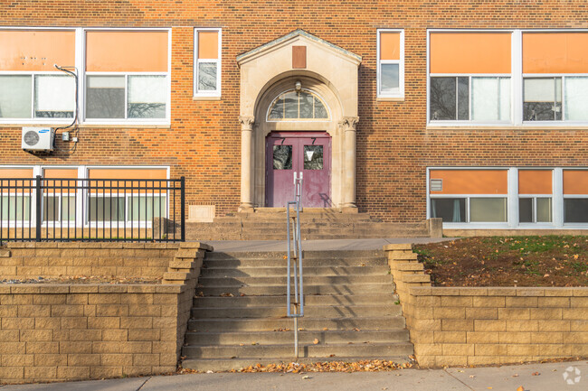 Step Academy Elementary has obtained an overall C- on Niche.